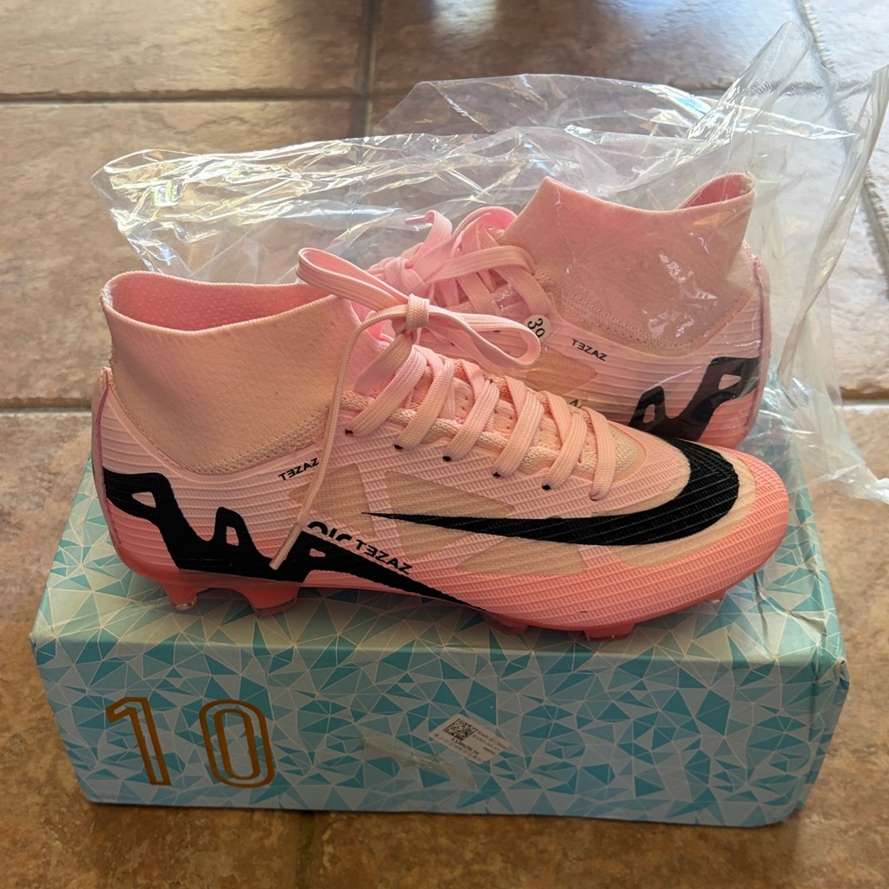 Kids Pink Soccer Shoes (NEW)